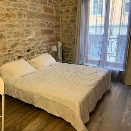 Studio With Exposed Stone Vieux Lyon Exterior foto